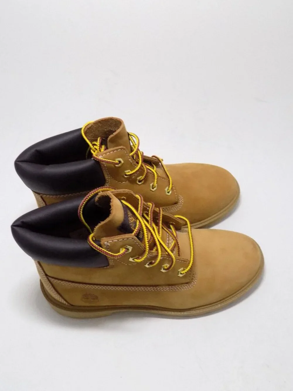 Timberland Classic 6 Inch Waterproof Classic Boot Big Kids- Size 4- New